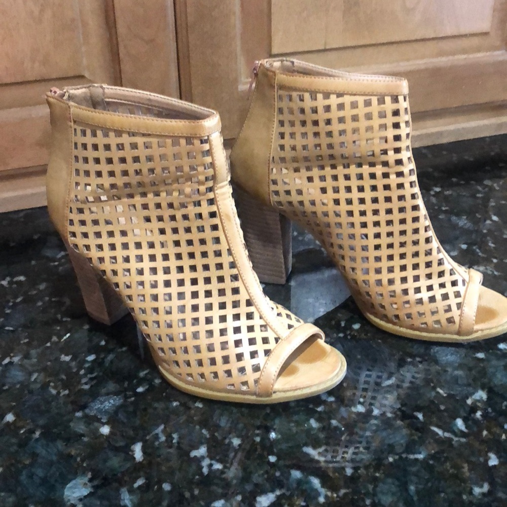Open toe booties - Picture 2 of 4
